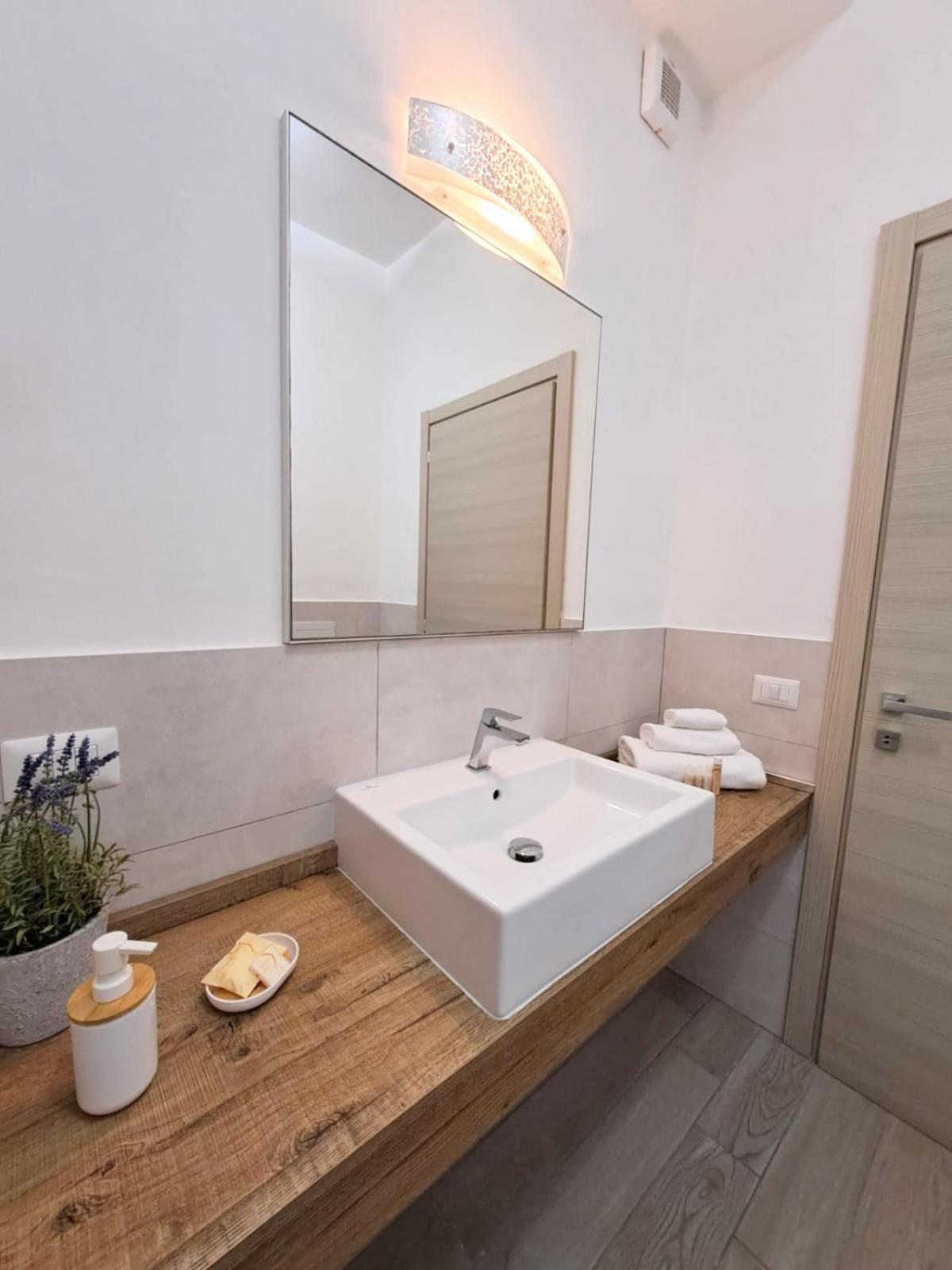 Ajana Rooms By Accomodo Cagliari Ngoại thất bức ảnh